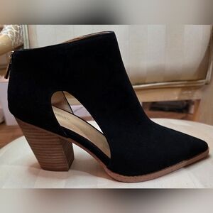 NEW BELLE & BLOOM | MIDNIGHT   SPECIAL | BLACK SUEDE ANKLE BOOTS | SIZE 9